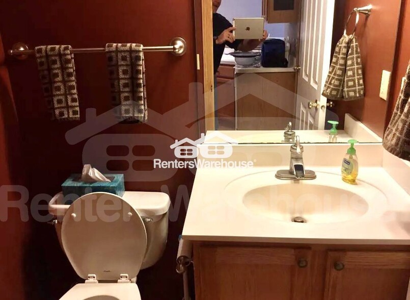 Building Photo - 3635 Lawndale Ln N