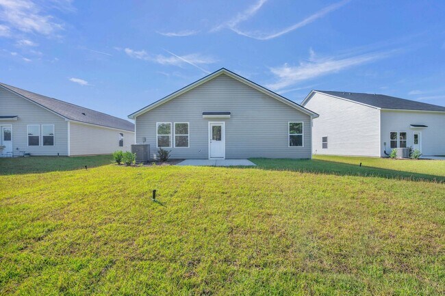 Building Photo - ***MOVE-IN SPECIAL*** $500 OFF OF YOUR FIR...