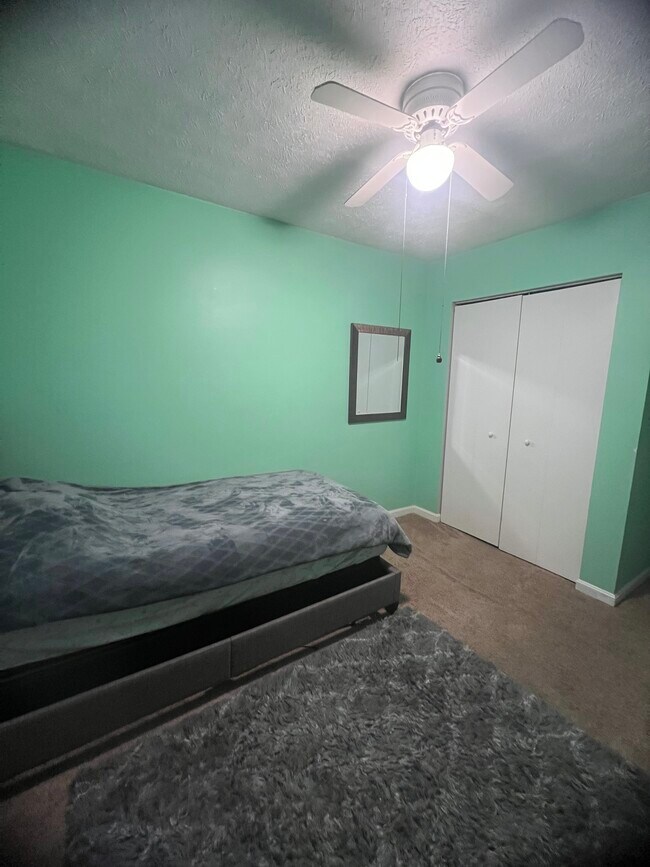 Building Photo - 8548 Pine Run Ct