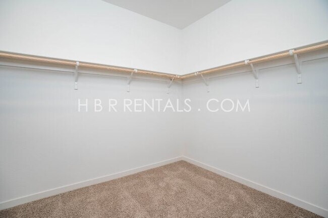 Building Photo - Charming 4-Bed, 3-Bath Home in Lathrop’s T...