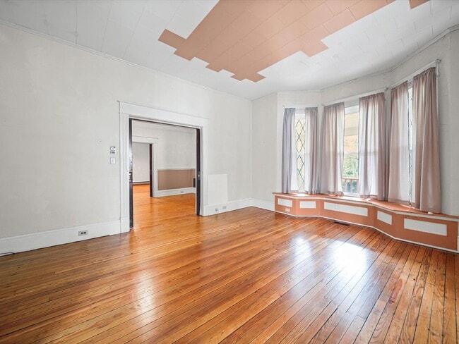 Building Photo - 4 Bedroom/2 Bath Home for Rent