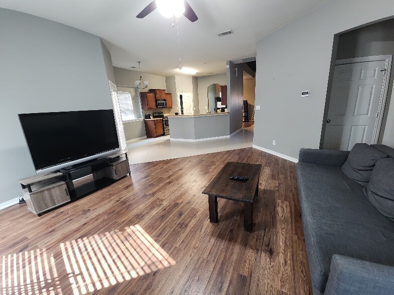 Building Photo - 1008 Raleigh Path