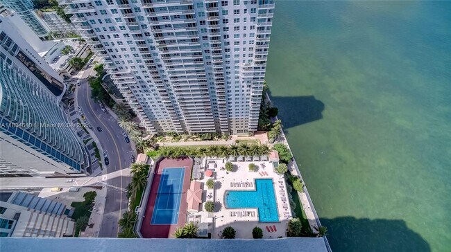 Building Photo - 1155 Brickell Bay Dr