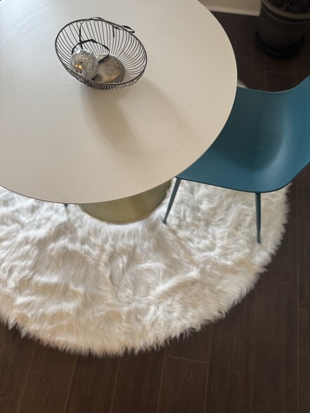 dining area - 2322 SE Main St