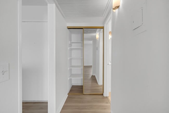 Building Photo - 1422 Rock Glen Ave