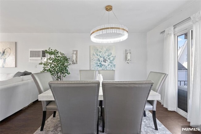 Building Photo - 557 Market St