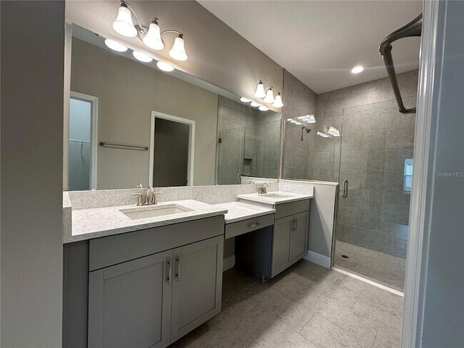 Building Photo - 12569 Oak Hill Way