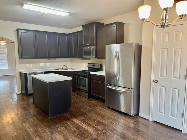 Building Photo - 5822 Coyote Echo Dr