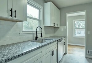 Building Photo - 1012 N 77th Ave