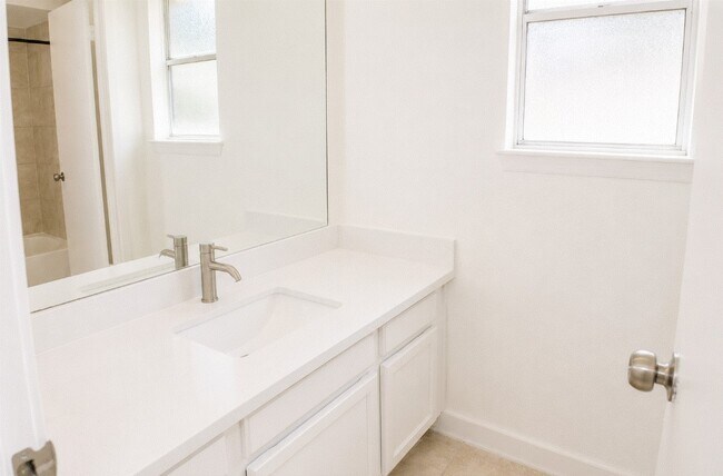 Building Photo - 11118 High Star Dr