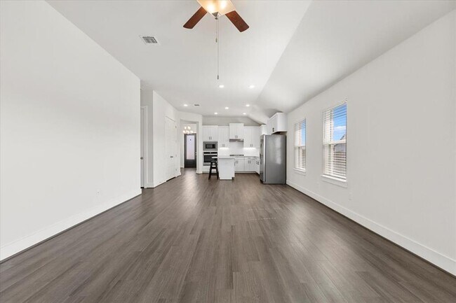 Building Photo - 122 Patrick Herndon Dr
