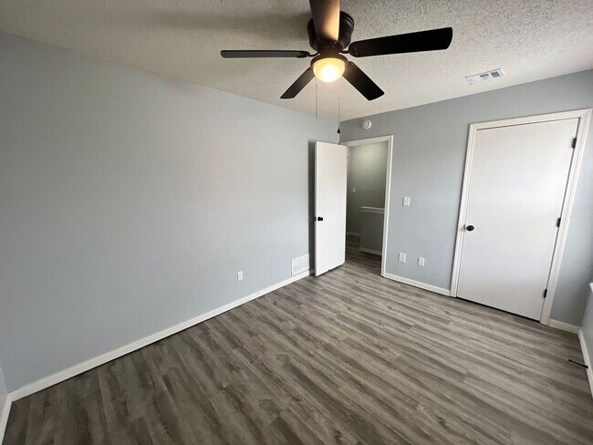 Building Photo - Parkville Living! Updated 2 Bed, 1 Bath with 1-Car Garage