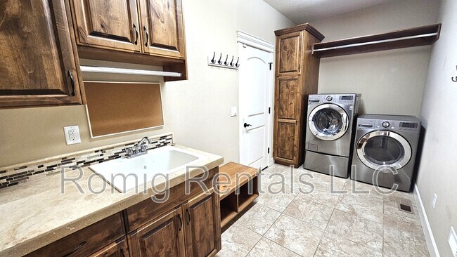 Building Photo - 3855 NW 26th Ave