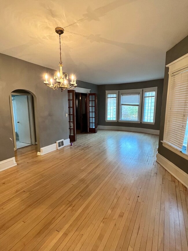 Building Photo - Gorgeous 4 Bedroom East Side Single Family Home!