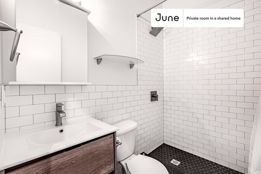 Building Photo - Room in Shared 5 bed/3 bath home