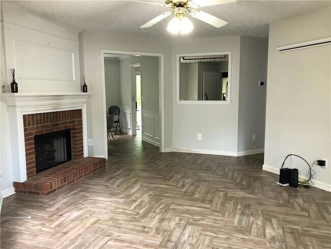 Building Photo - 370 Manor Glen Dr