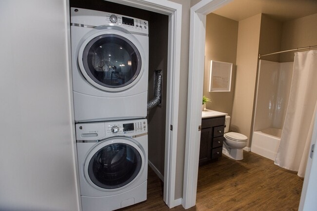 Building Photo - 2 Bedroom 2 Bath apartment, 1st floor but with elevated deck, unit 106, available 6/1/2026