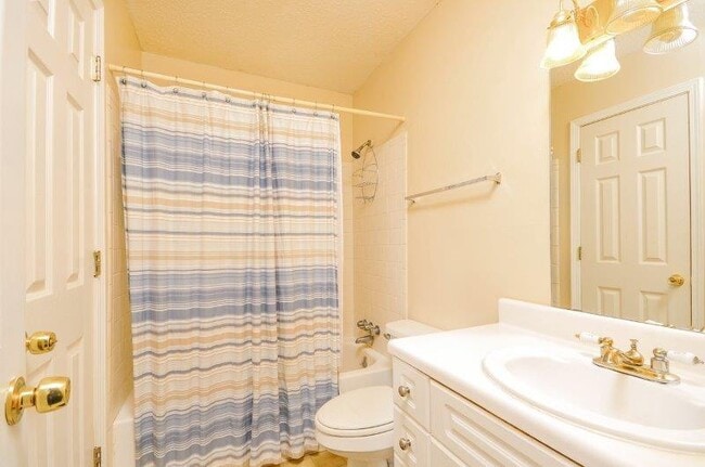 Building Photo - 3595 Woodbriar Cir