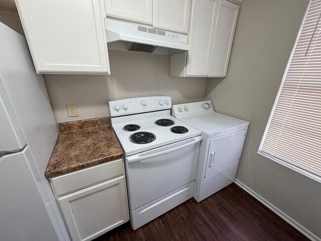 Building Photo - 3302 Salisbury Ave