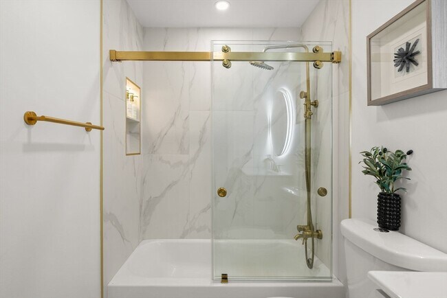 Building Photo - 42 White St