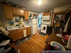 Building Photo - 100 River St