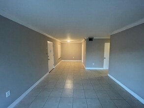 Building Photo - 1830 Maravilla Ave