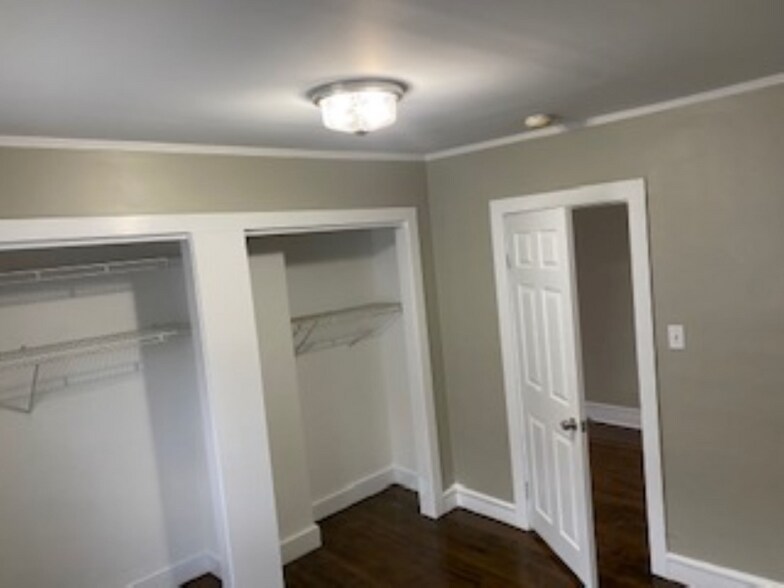 Building Photo - 310 W Scott St