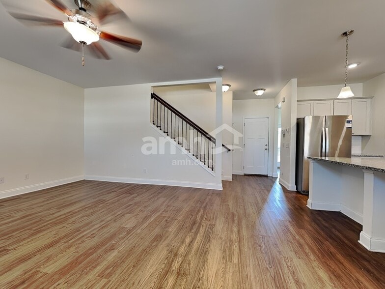 Building Photo - 243 Dogwood Cir