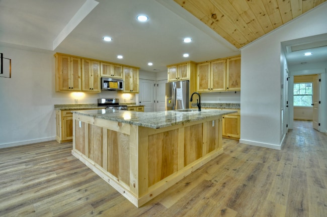 Building Photo - 64 Walnut Dr