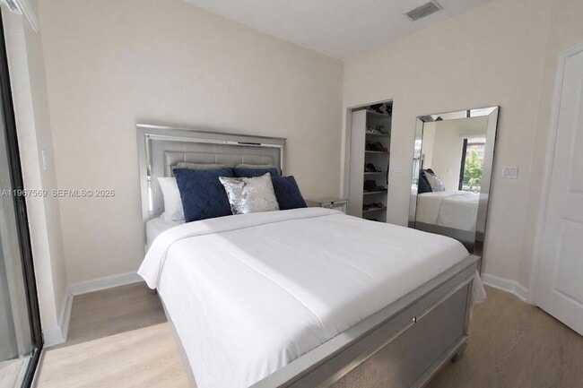 Building Photo - 323 NE 208th Terrace