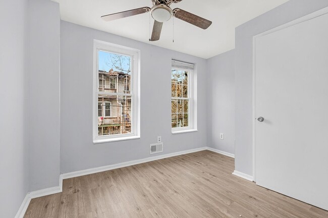 Building Photo - 2 Bedroom Rental In McElderry Park Vouchers Accepted and Poor Credit Considered