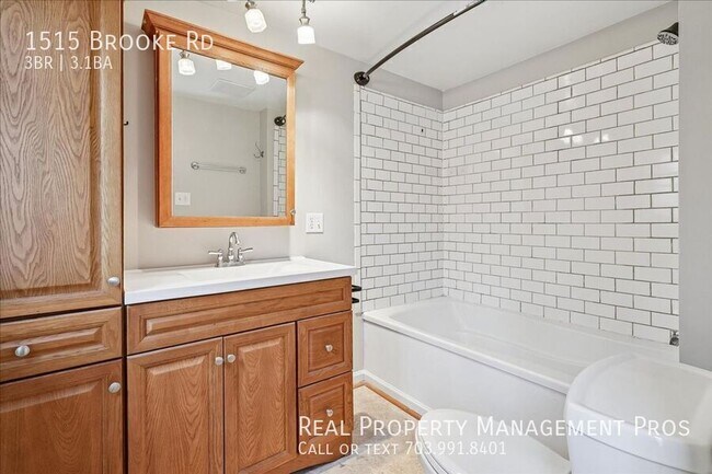 Building Photo - 1515 Brooke Rd