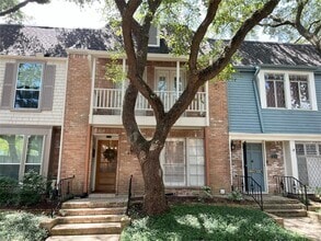 Building Photo - 485 N Post Oak Ln
