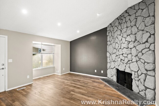 Building Photo - Renovated 2BD/1BA Duplex | Single-Level | Stoneridge – Tualatin