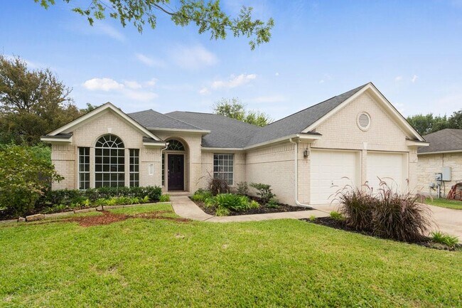 Building Photo - 2110 Red Oak Cir