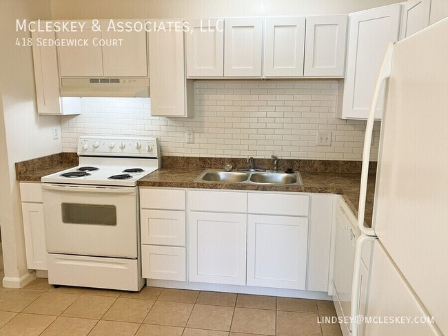 Building Photo - 418 Sedgewick Ct
