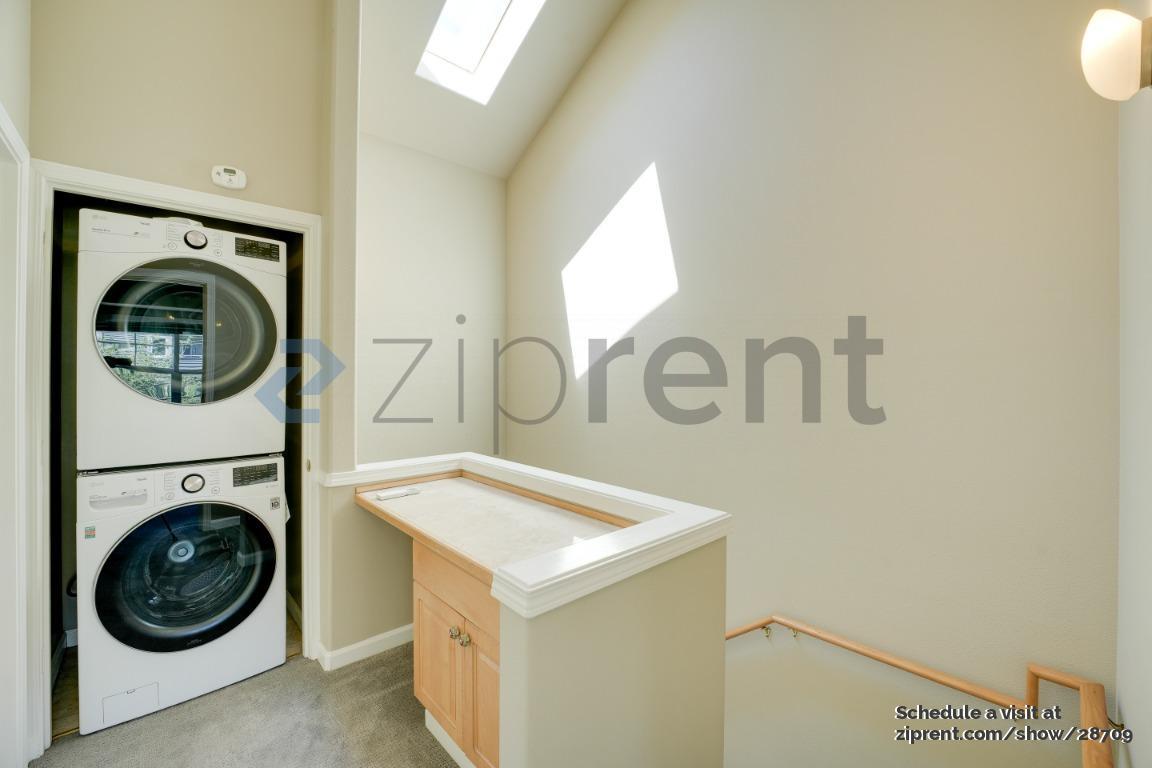 Building Photo - Unit A