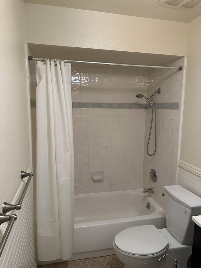 Building Photo - Stockton 2 Bedroom 1 Bathroom Condo