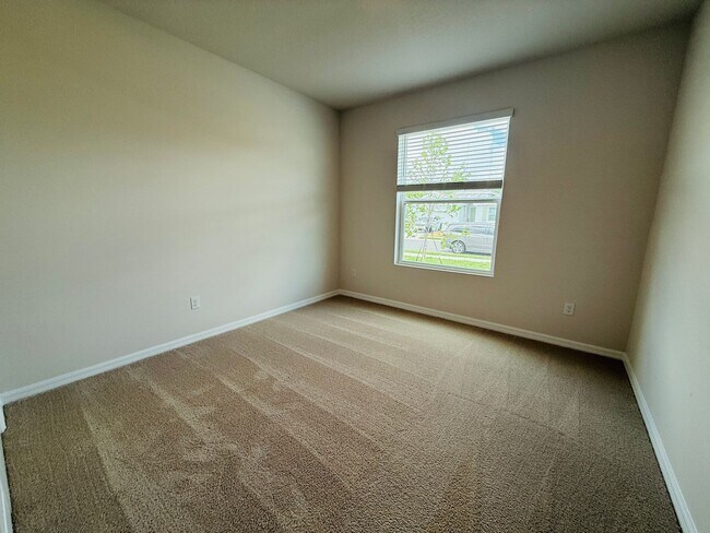 Building Photo - New built 4 bedroom 3 bath 3 car garage in Coddington Subdivision