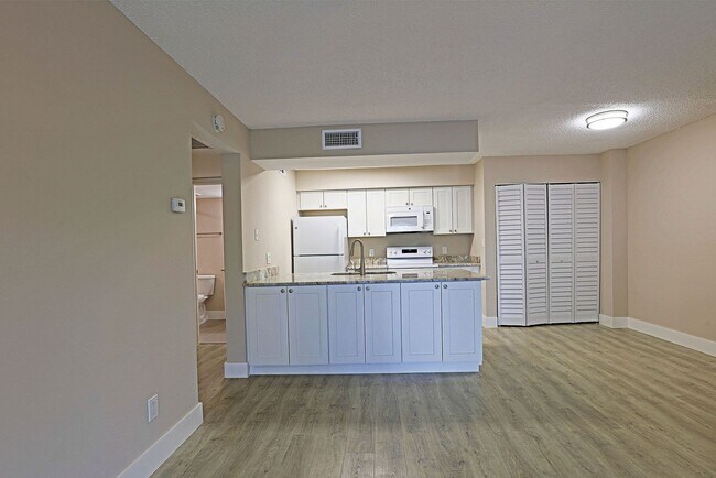 Building Photo - $250 OFF SECOND MONTH RENT AVAILABLE NOW