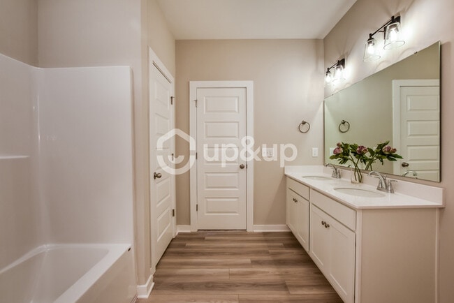 Building Photo - Fantastic 4bd/2ba home! Let yourself in!