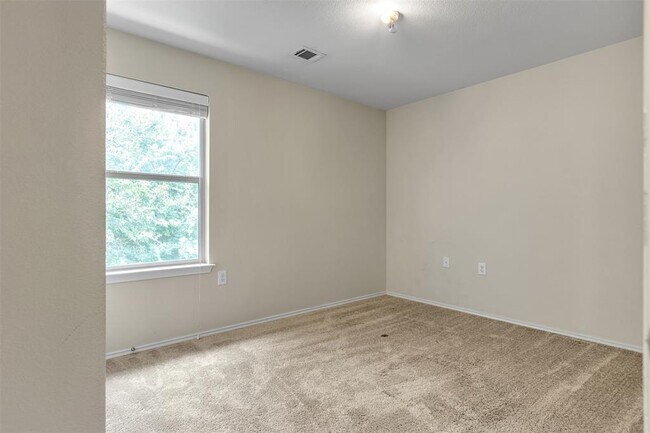 Building Photo - 5940 Silver Screen Dr