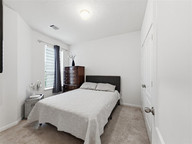 Building Photo - 25402 Trinity Oakley Ct