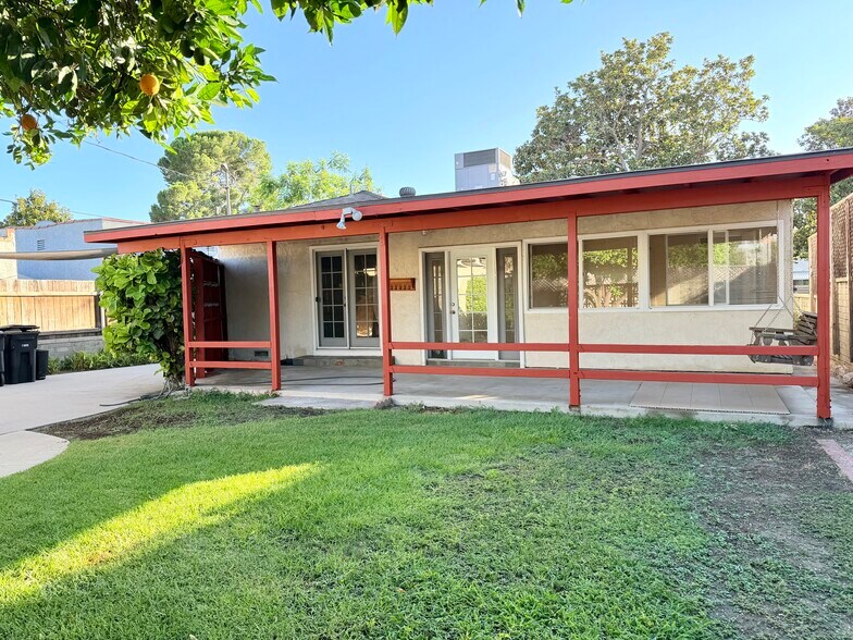 Building Photo - 828 N Pass Ave