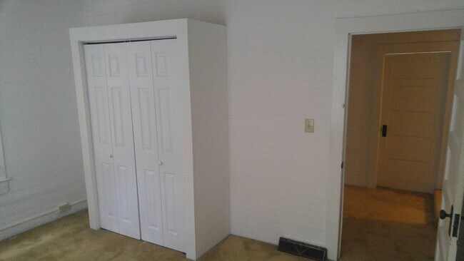 Building Photo - 2021 Webster Rd