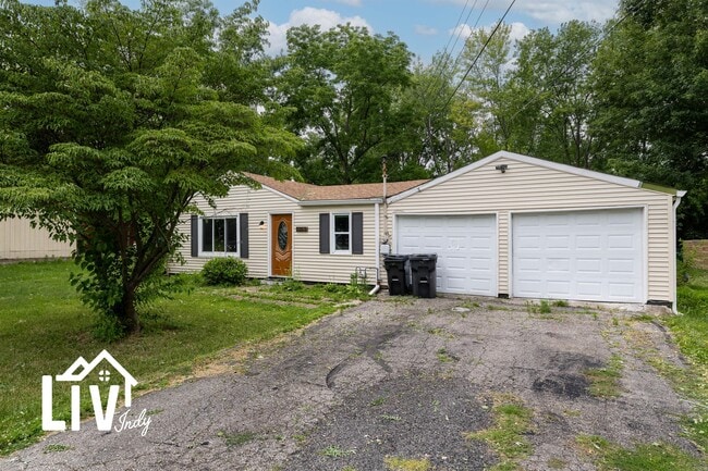 Building Photo - 1050 Janet Dr