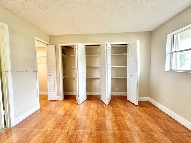 Building Photo - 8001 Fairview Dr