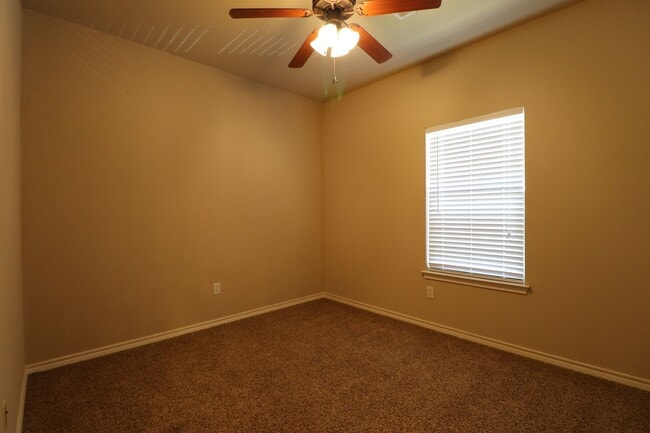 Building Photo - 3116 Stallion Dr