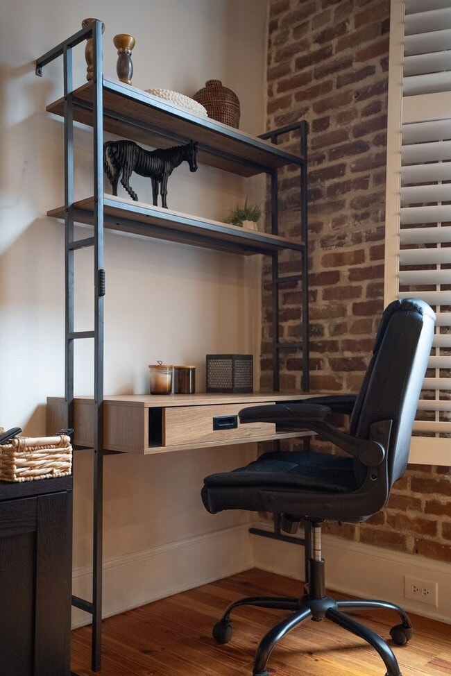 Building Photo - Stunning 2-Story Loft in the Heart of Downtown