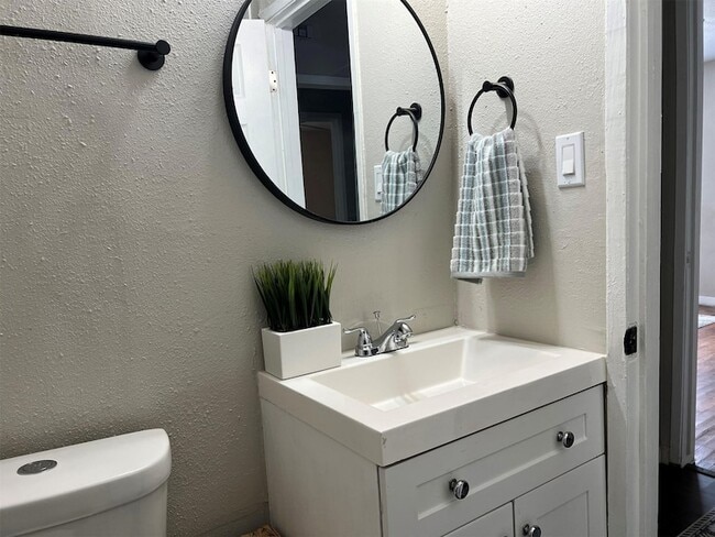 Building Photo - 2910 Lavender St